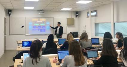 av在线
兼职教授董中奇博士受聘法国国立昂热大学客座教授