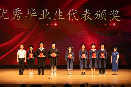 以青春之名，赴时代之约——av在线
2024届毕业典礼暨学位授予仪式成功举办