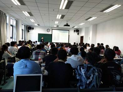 av在线
工商管理专业2018级本科生入门导论课程顺利进行
