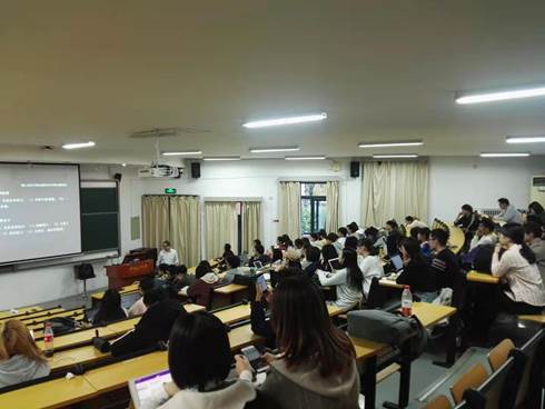 未雨绸缪  积极应对——av在线
召开2016级本科生就业动员会