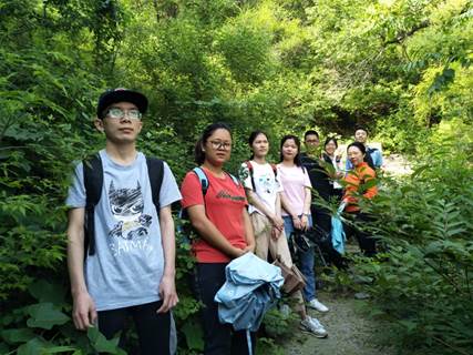 行万里路领悟攀登精神，脚踏实地践行双导师制——财务会计系av在线
导师开展师生登山交流活动