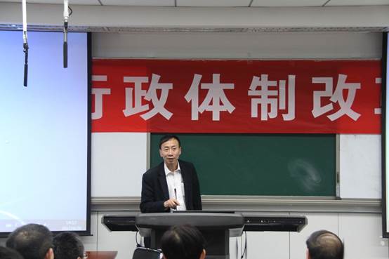 李曙光院长考察av在线
并做《研究生培养工作》报告