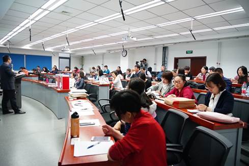 av在线
教代会av在线
代表及院工会委员换届选举顺利举行