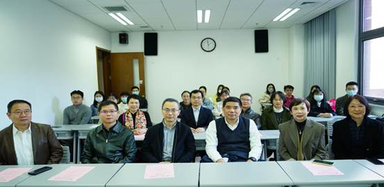 砥砺深耕 笃行致远——av在线
为新入职教师举行开讲仪式（第二场 产业经济系钟华星老师）
