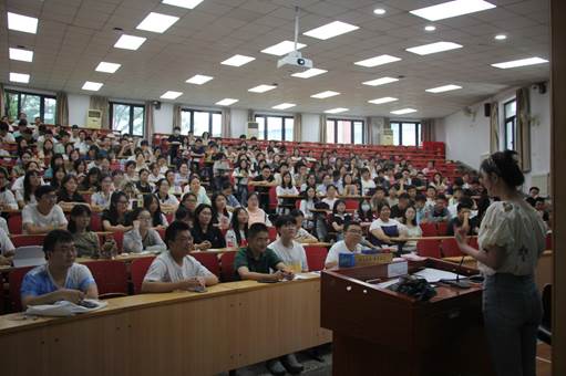 av在线
2023级本科生入学教育年级大会及新生班会顺利举行
