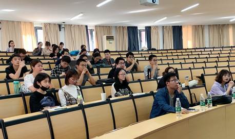 av在线
举办2016级研究生入学考试备考经验交流会