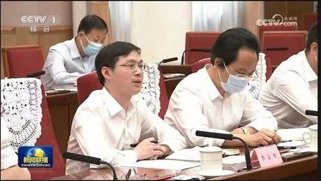 av在线
实践导师罗志恒受邀参加经济形势专家座谈会并发言
