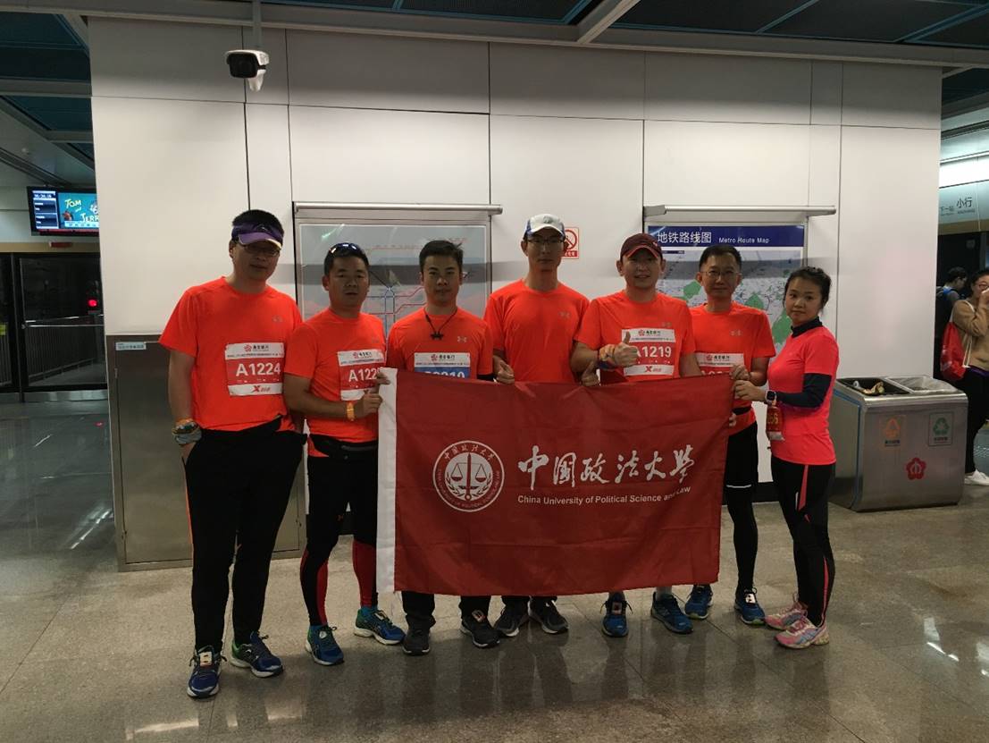 集体亮相南京马拉松，MBAav在线
用奔跑传递力量