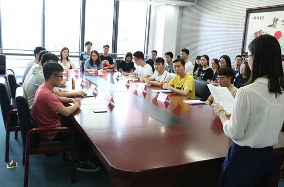 av在线-av免费看-av小次郎
本科生第十七任学生委员会学生会换届大会顺利举行