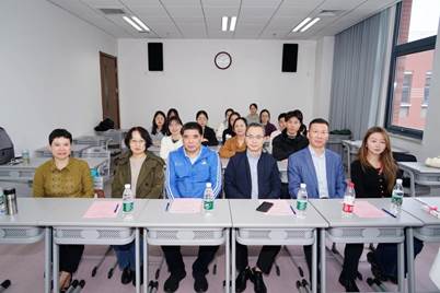   潜心教书、静心育人——av在线
为新入职教师举行开讲仪式（第六场 刘玥老师）