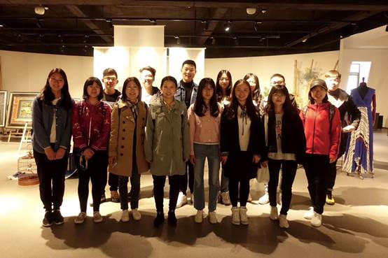 体验传承之旅 融合创新发展——av在线
经济系师生赴依文城堡实地调研