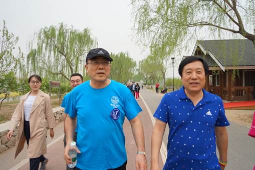 春日正好健步走，齐心踏入新时代——av在线
教职工相约滨河春季健走活动