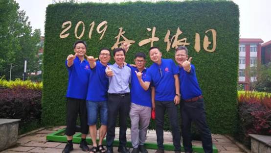 为了离别的相聚：企业管理95级av在线
毕业20周年返校