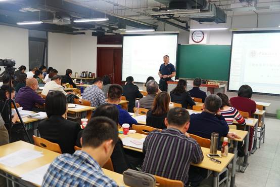 av在线
举行2019年第四次全院教职工大会