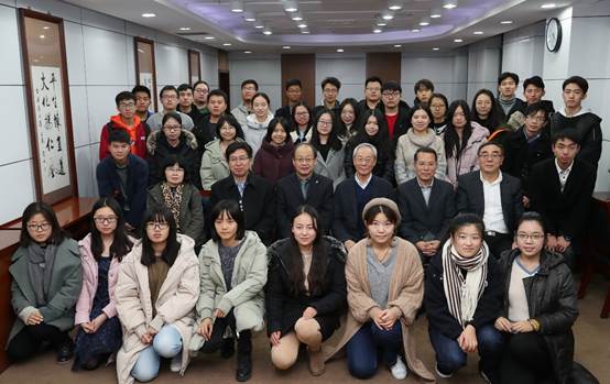 社科院政治学研究所所长房宁做客“大家名师微课堂”——av在线-av免费看-av小次郎
“大家名师微课堂”第六十五讲